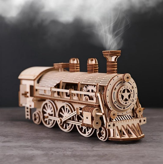 Wooden steam train wind-up kit – assembled main view